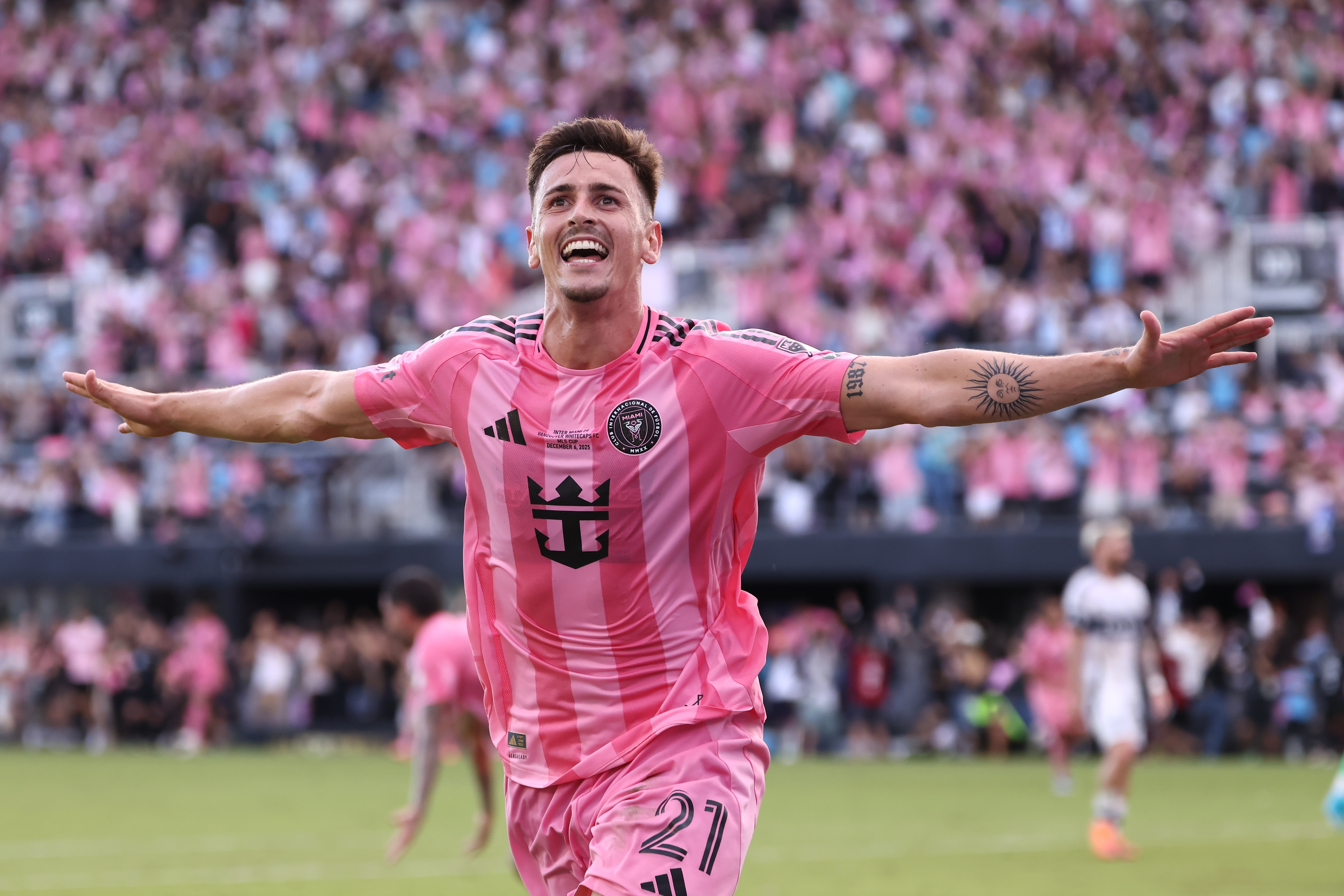 记者：迈阿密国际支付500万美元，从塞尔塔永久性签下阿连德